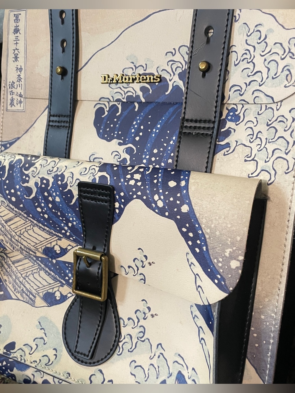 Dr. Martens x The MET Great Wave Backpack RARE - Picture 2 of 14